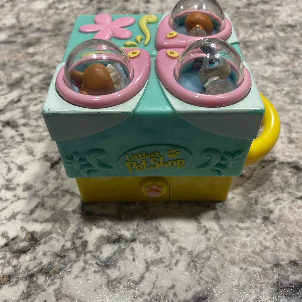 Littlest Pet Shop Teeniest Tiniest Pop Up Bunny Playset